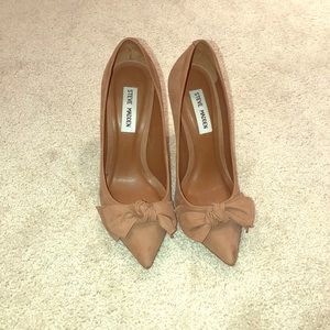 Steve Madden suede pump